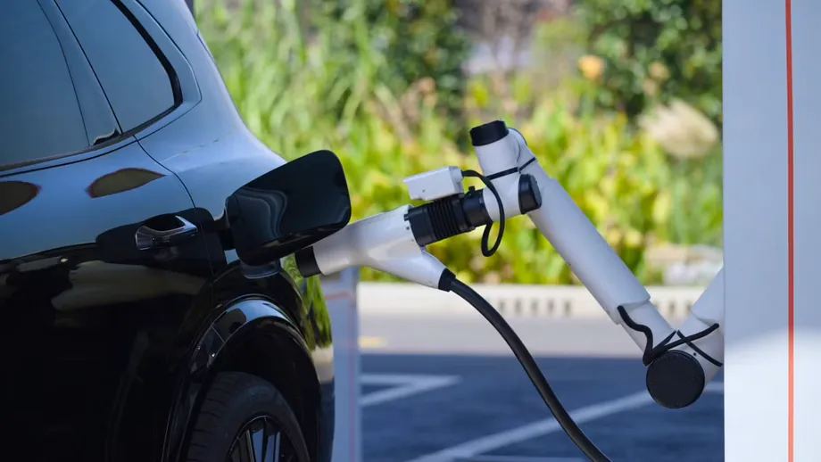 中国充电竞赛转向电池、储能与电网