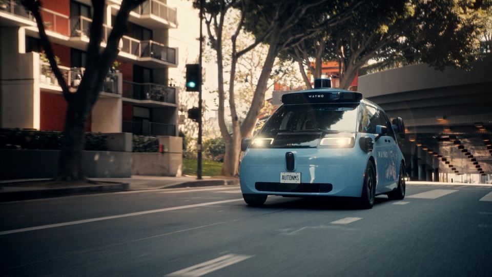 Waymo 首次借来 50 亿美元,加速 Robotaxi 扩张